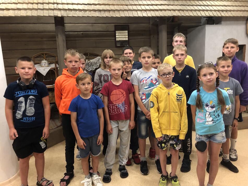 Ребята воспитательно-оздоровительного учреждения "Бригантина" на экскурсии в музее